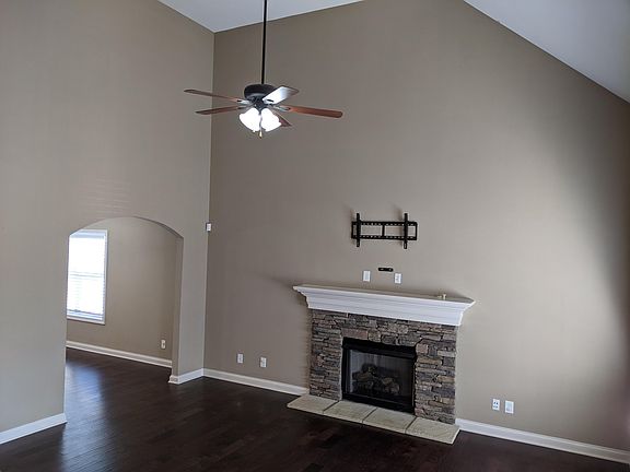3rd image of 3435 Bradfield Dr
