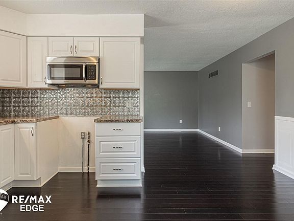 4th image of 2075 Cherrywood Dr