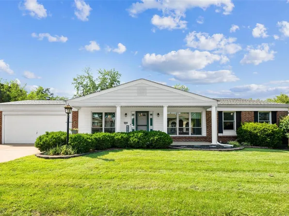4963 Crownover Dr, Saint Louis, MO 63128