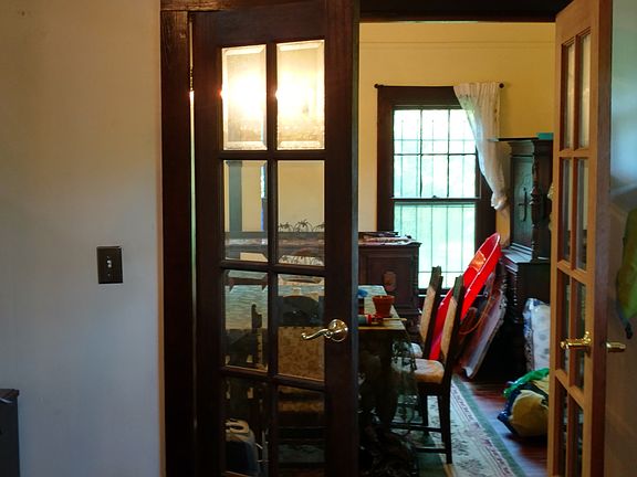 looking into dining room from Foyer