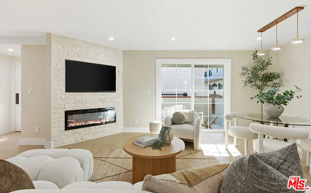 2 bed, 2.5 bath, 1489 sqft, $5,500 — Photo 3