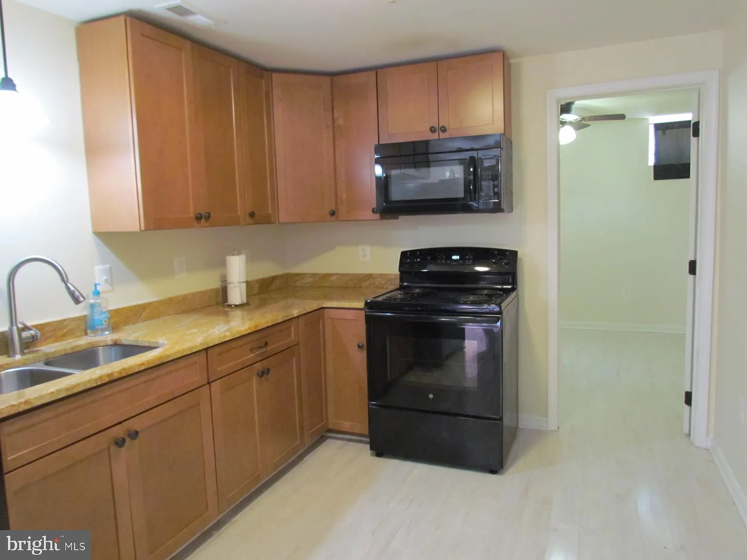 1 bed, 800 sqft, $1,400 — Photo 4