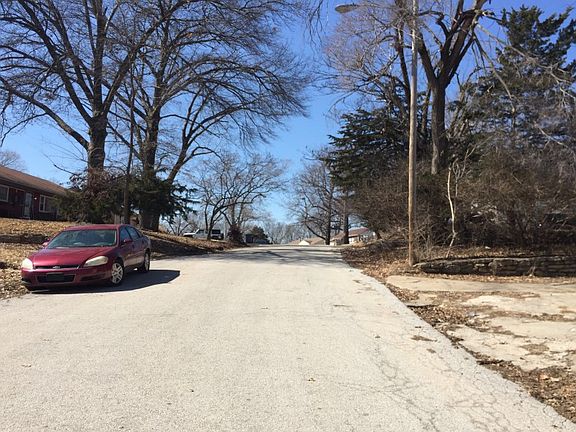 5th image of 2400 Linden Dr