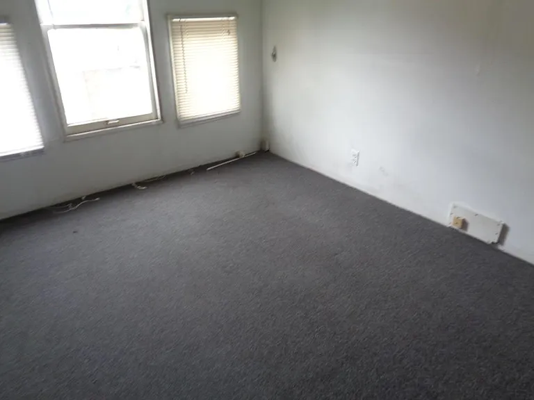 221 N Ashley St — Photo 8