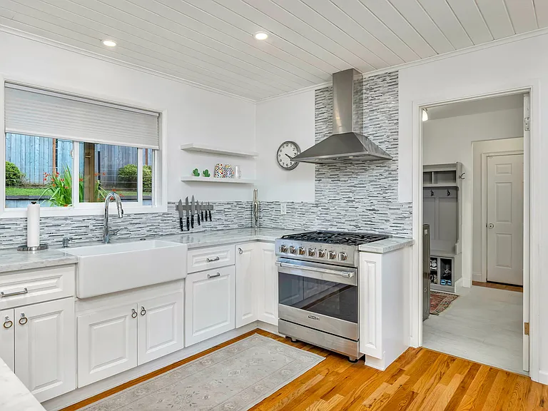 16933 Greentree Ave — Photo 12