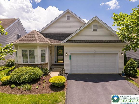 2nd image of 3052 Oak Hills Dr