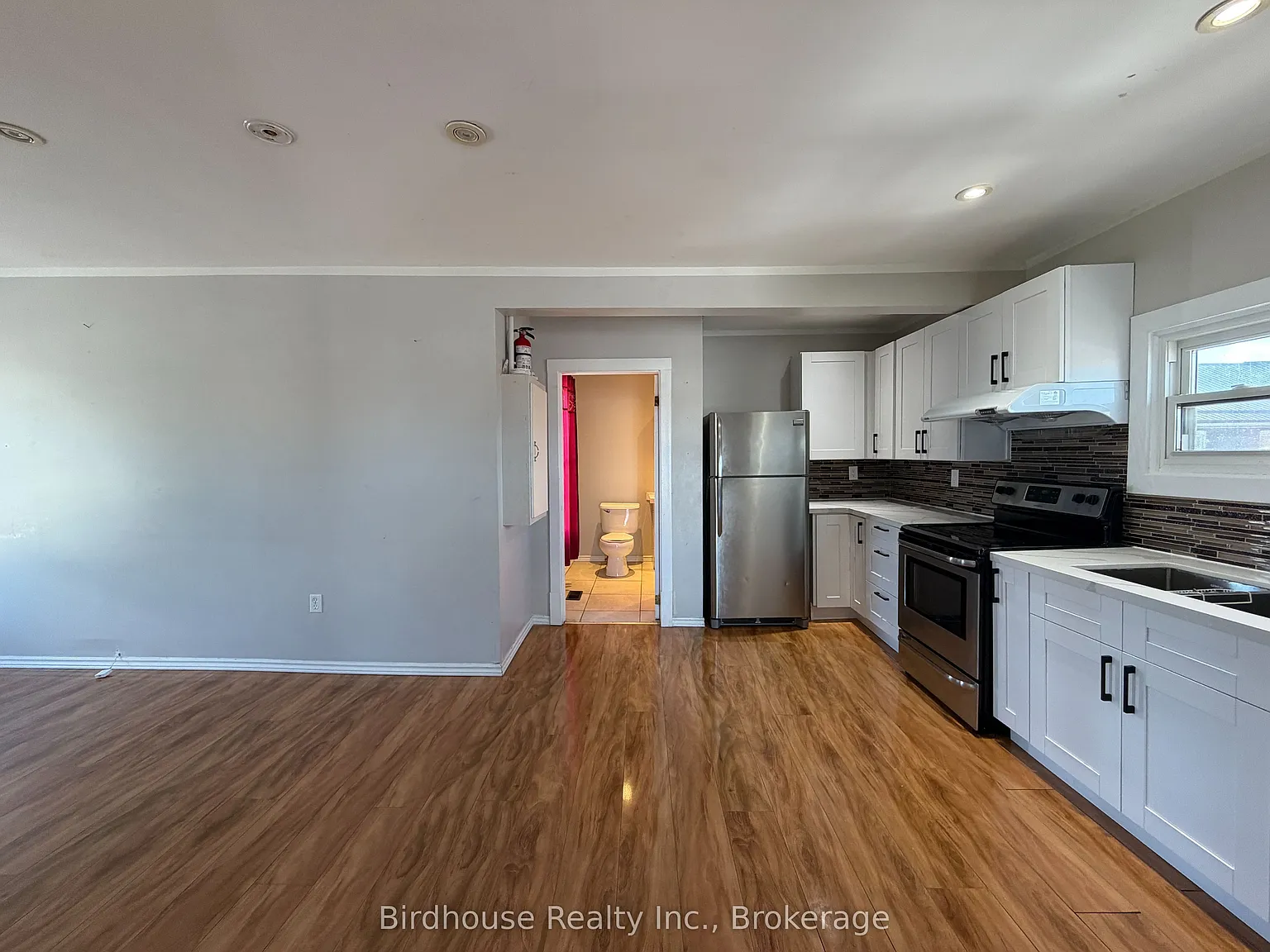 3 bed, $1,900 — Photo 4