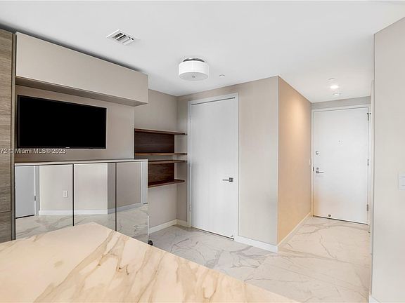 5th image of 650 NE 32nd St Unit 1505