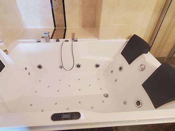 5th image of 300 Winston Dr APT 517