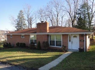906 Poplar St, Windber, PA 15963
