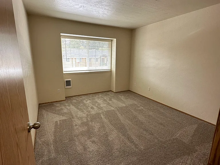 Oak Tree Apartments — Photo 41