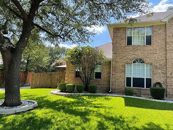 2nd image of 3205 Abingdon Dr