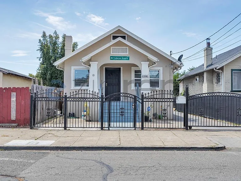 8521 Dowling St — Photo 2