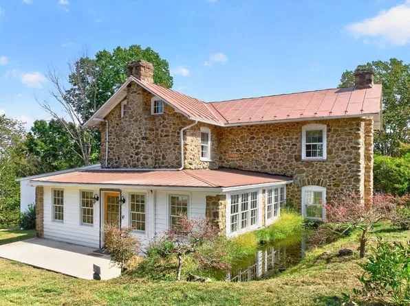 128 Rockfish Orchard Dr, Afton, VA 22920