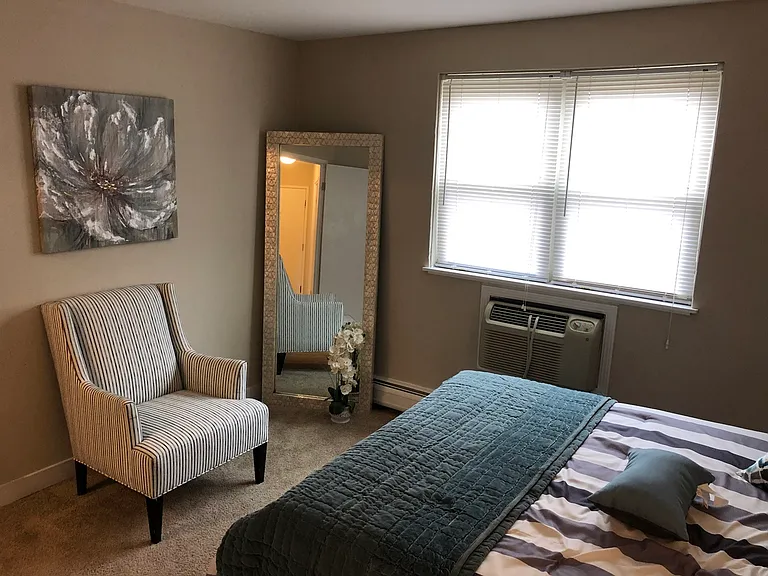 Enclave at Hoffman Estates — Photo 6