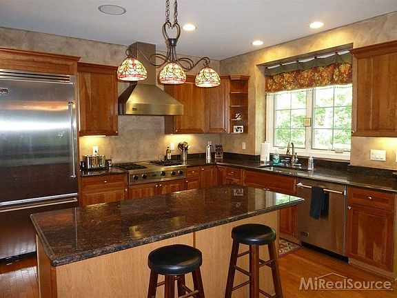 5th image of 7075 Chatham Ct