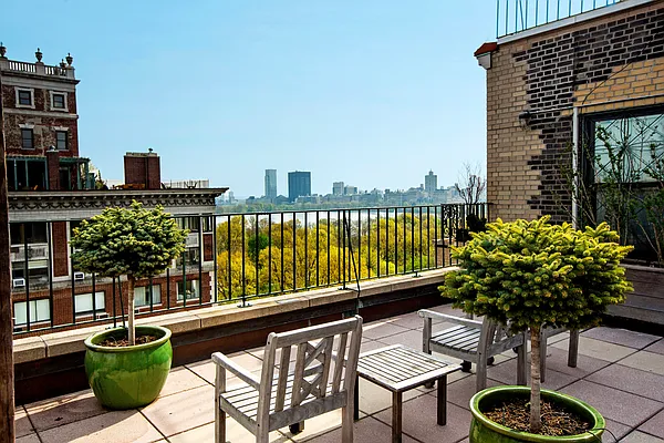 Sold by Douglas Elliman | media 11