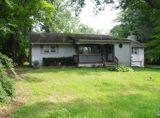 11 Gold Ln, Oak Ridge, NJ 07438