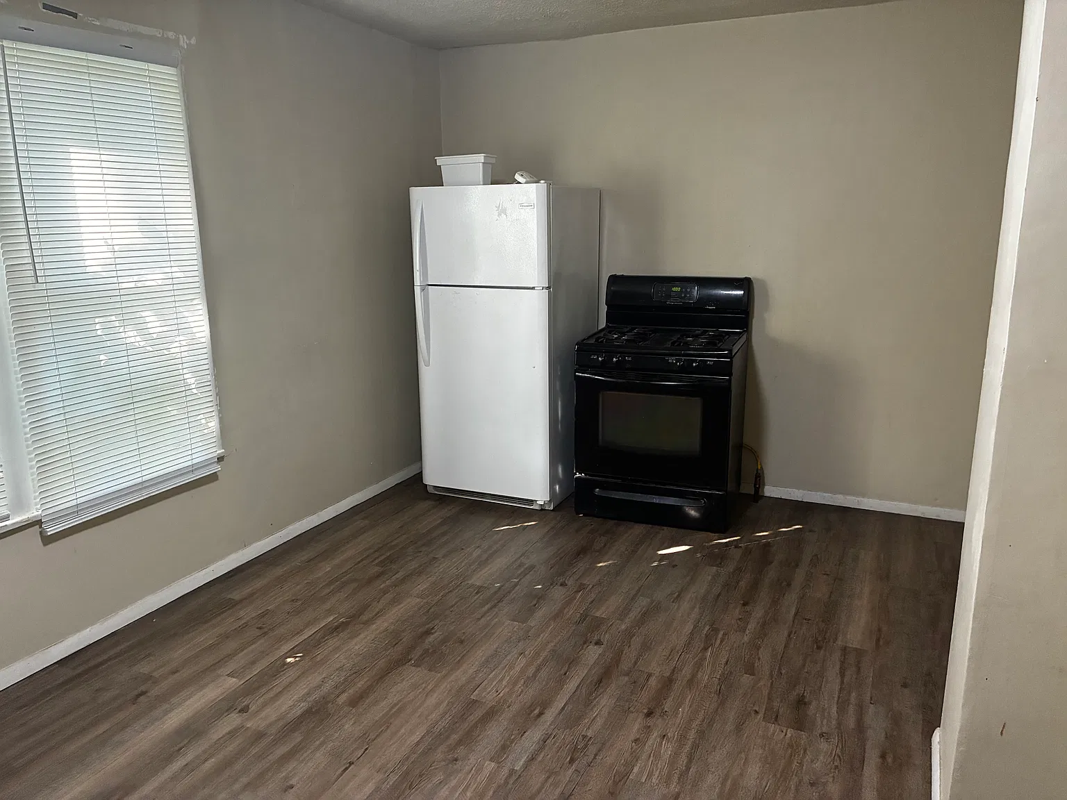 2 bed, 888 sqft, $800 — Photo 2