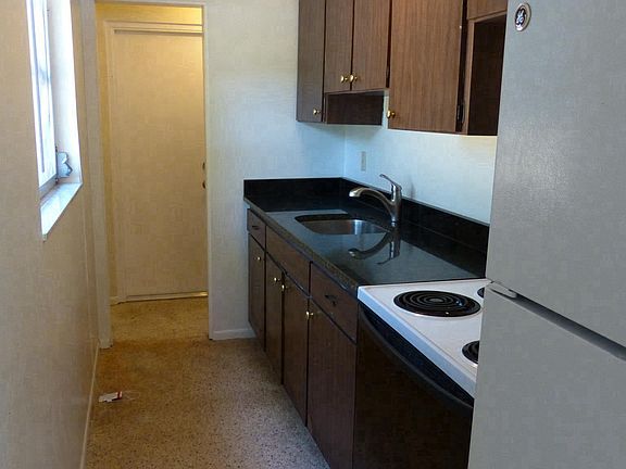 3rd image of 2828 Lynnhurst St