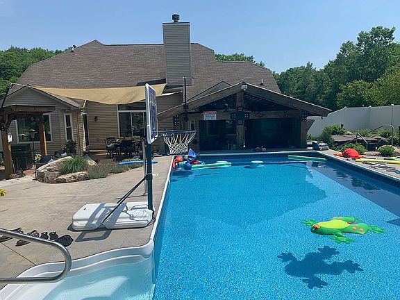 3rd image of 509 Emerald Glen Dr
