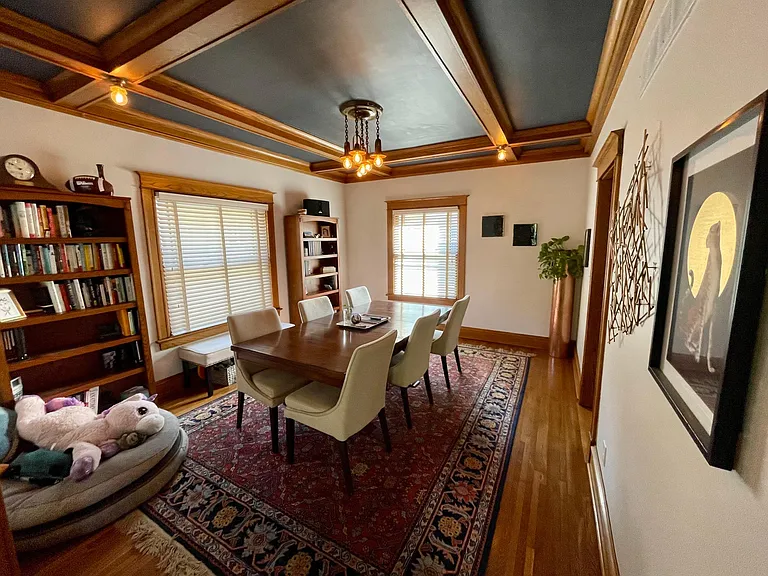 4233 Kenwood Ave — Photo 5