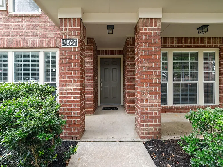 20527 Port Bishop Ln — Photo 3