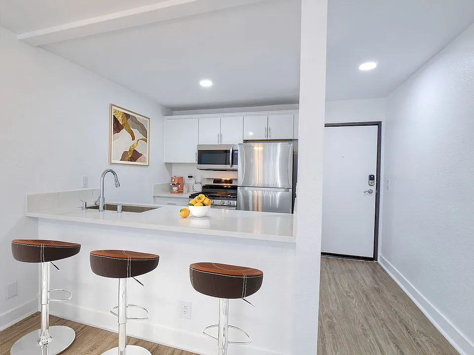 223 N Alvarado St