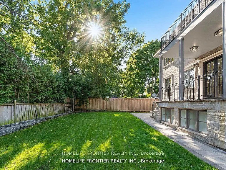 8 Vesta Dr — Photo 39