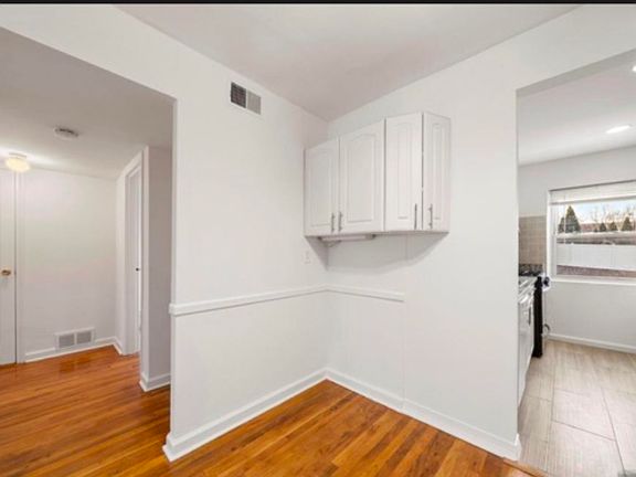 4th image of 184 Hillside Ave