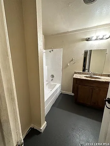 325 E French Pl — Photo 9