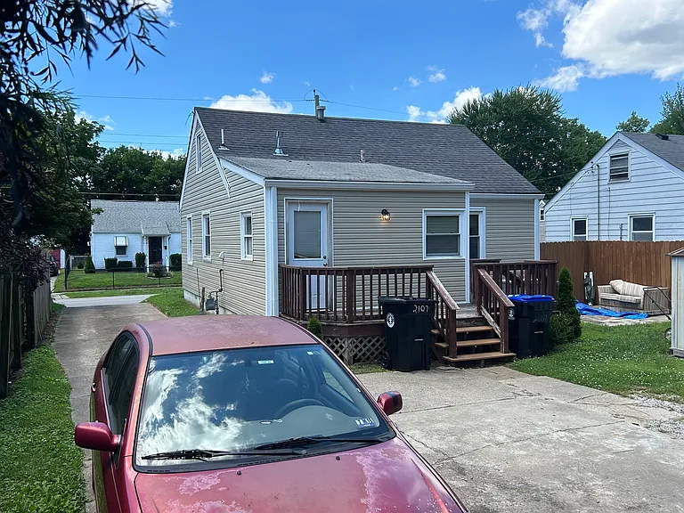 2107 Fort St — Photo 11