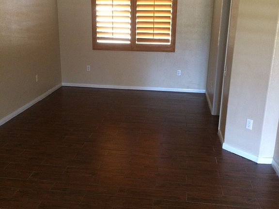 3rd image of 664 Wagonwheel Dr