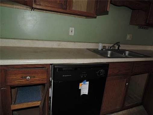 5th image of 324 Mersington Ave