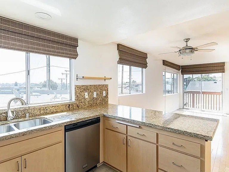 1st image of 776 Manhattan Beach Blvd