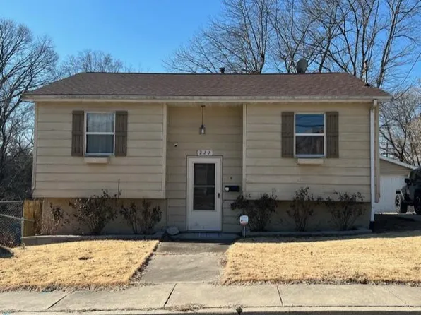 227 S Clinton St, Collinsville, IL 62234