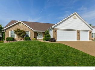 633 Castlebrook Dr, Saint Peters, MO 63376