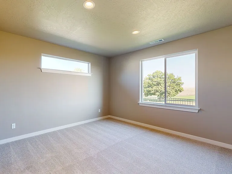 1189 Ava St — Photo 15