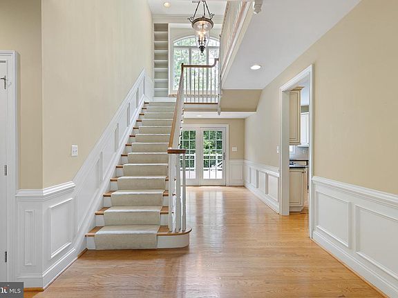 3rd image of 118 Woodridge Dr