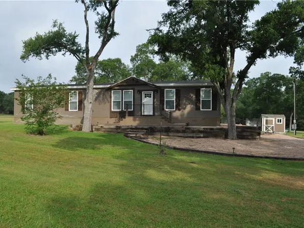 280 Lakewood Cir, Brenham, TX 77833