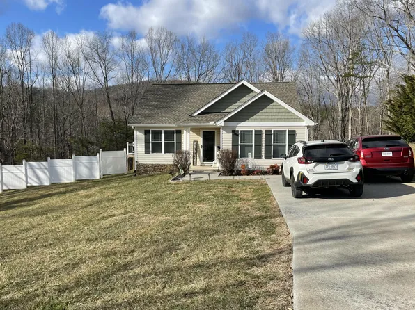 297 Twelve Oaks Dr, Hardy, VA 24101