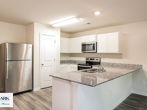 3rd image of 173 Queens Cir