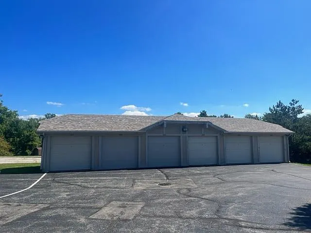 5615 Baronswood Cir #105 — Photo 6