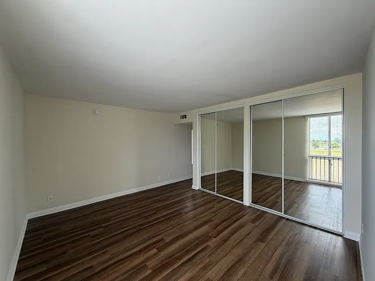 5038 Hazeltine Ave. — Photo 7