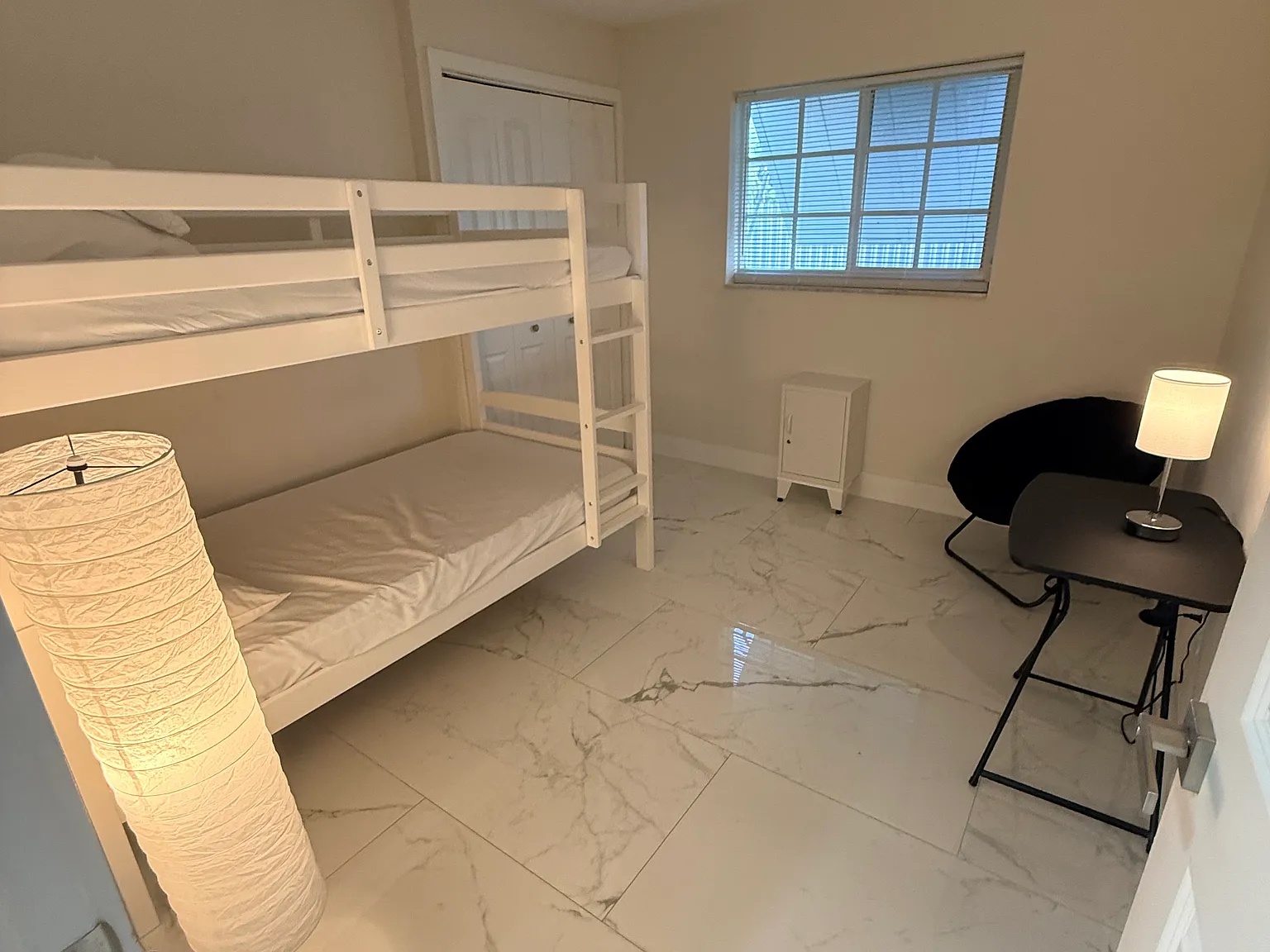 4 bed, 2000 sqft, $4,200 — Photo 4