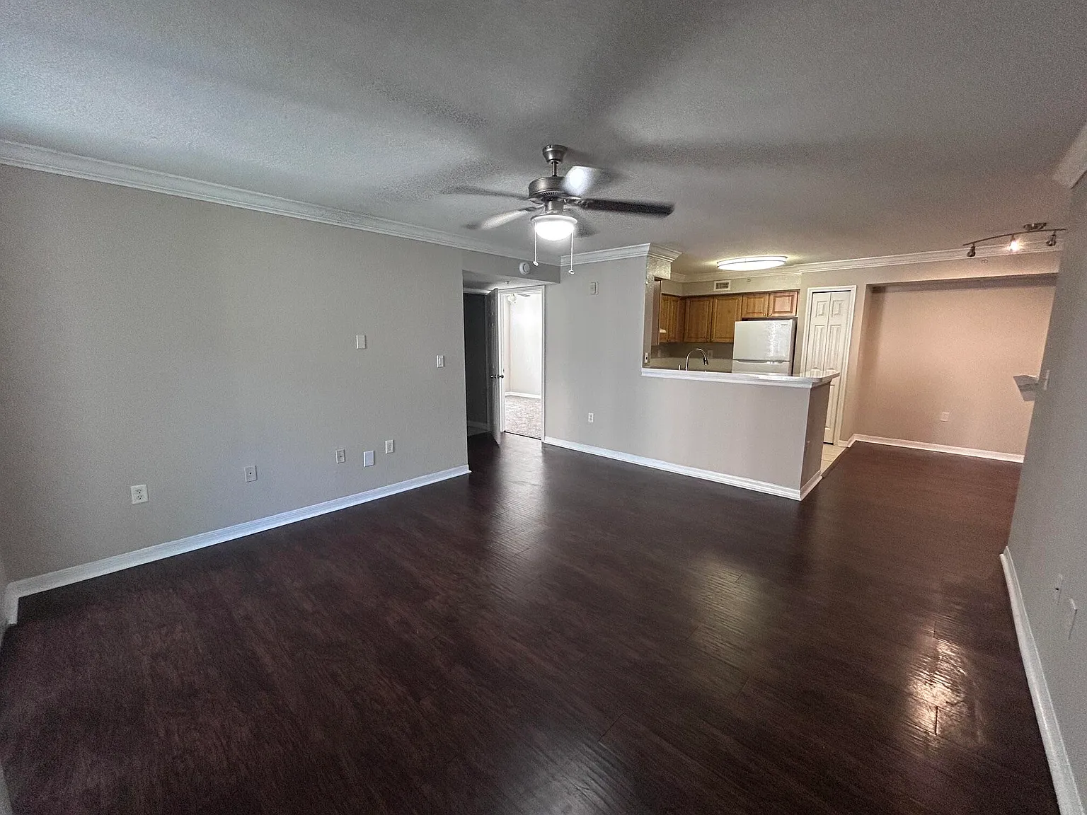 3 bed, 2.0 bath, 1323 sqft, $2,350 — Photo 4