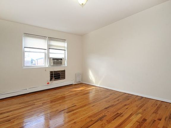 4th image of 198 Bay 28th St APT 3