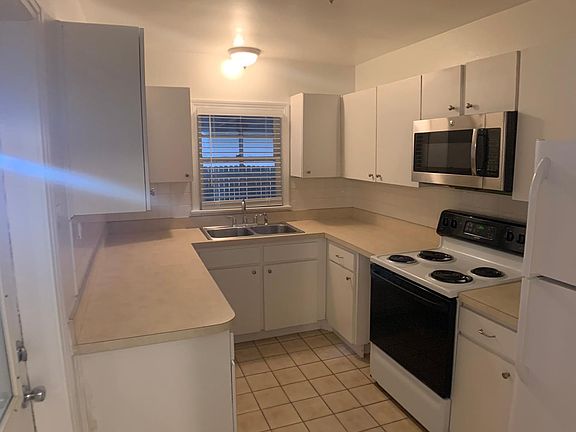 2nd image of 905 Clanton Ave