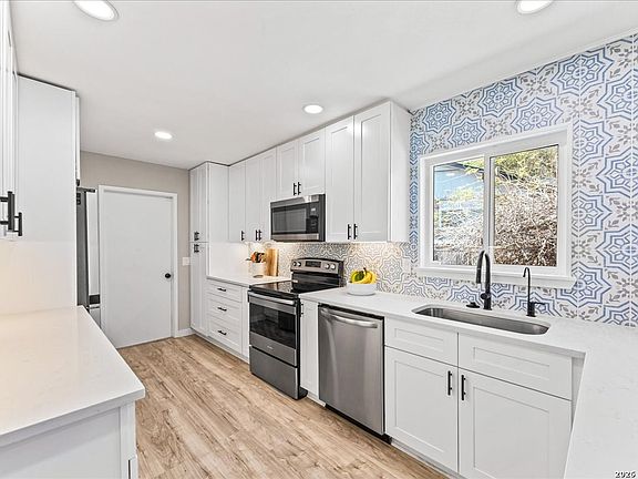 3rd image of 5319 El Tejano St