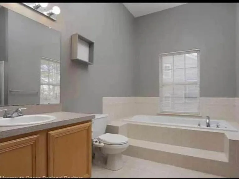 13 Topeka Ct — Photo 2
